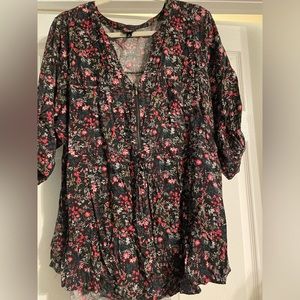 Torrid size 3 (22/24) top with zip front